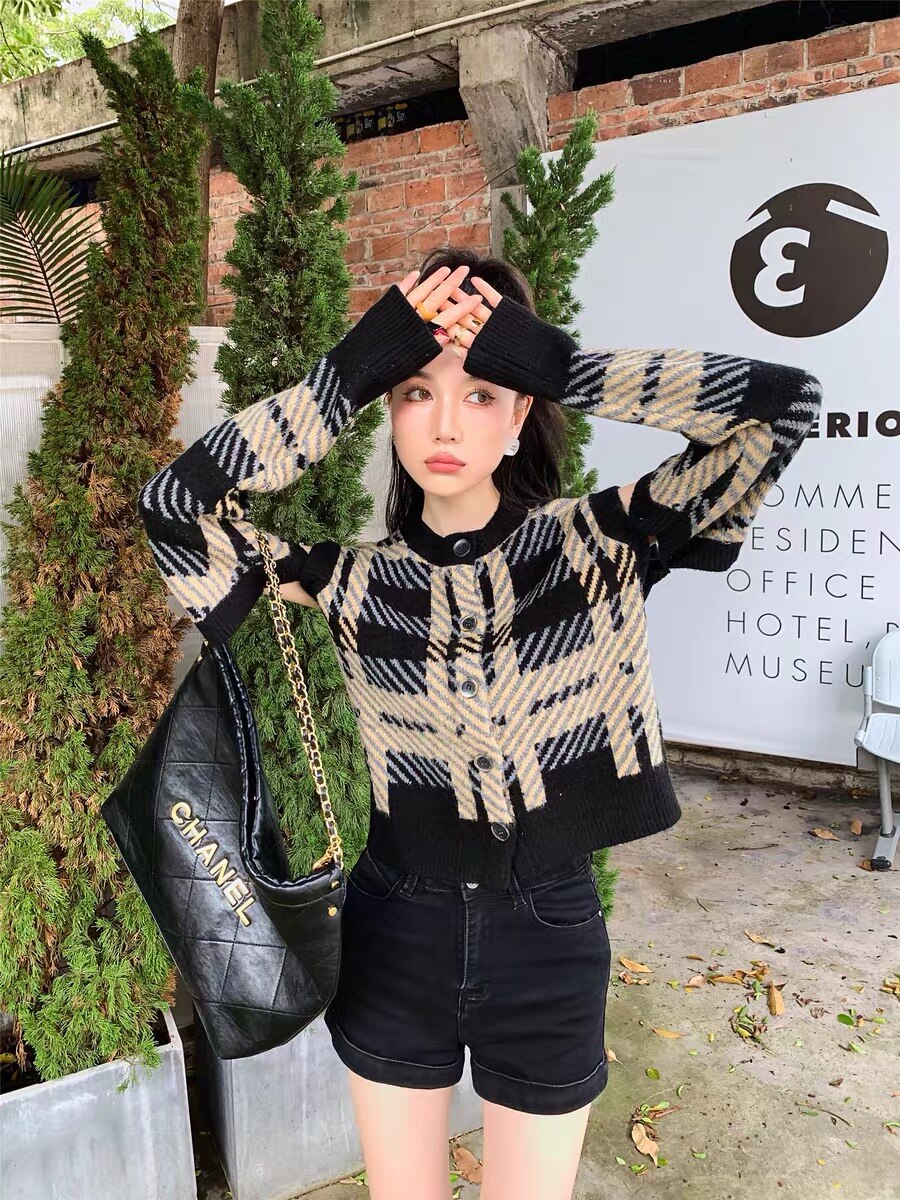 Women Plaid Designer Hollow Out Full Sleeve Spring Autumn Sweater Fashion High Street Casual Vintage Knitting Pullover