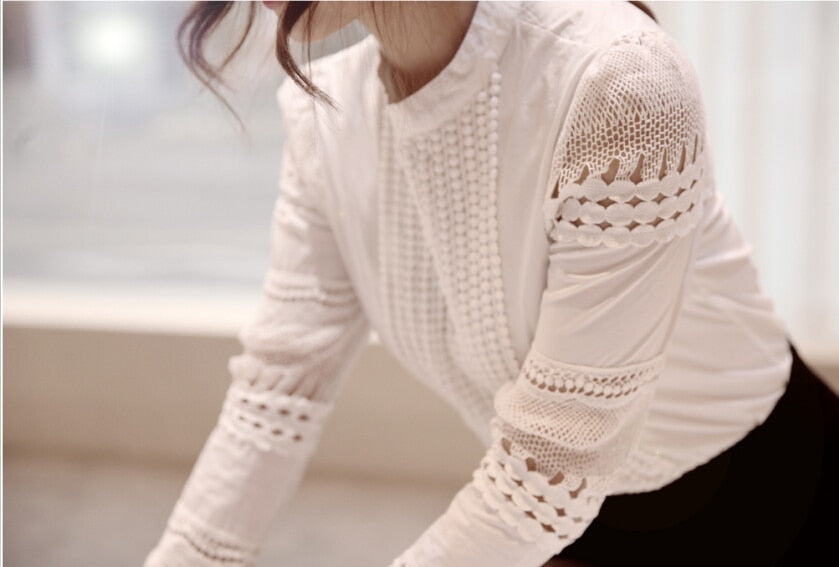 Plus Size Long-sleeved White Lace Hook Flower Hollow